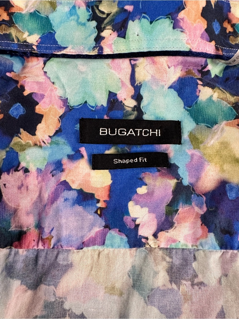 Bugatchi Shaped Fit Floral Patter Button Up Shirt! - Picture 8 of 8